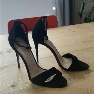 Perfect condition Aldo ankle strap heel sz 9